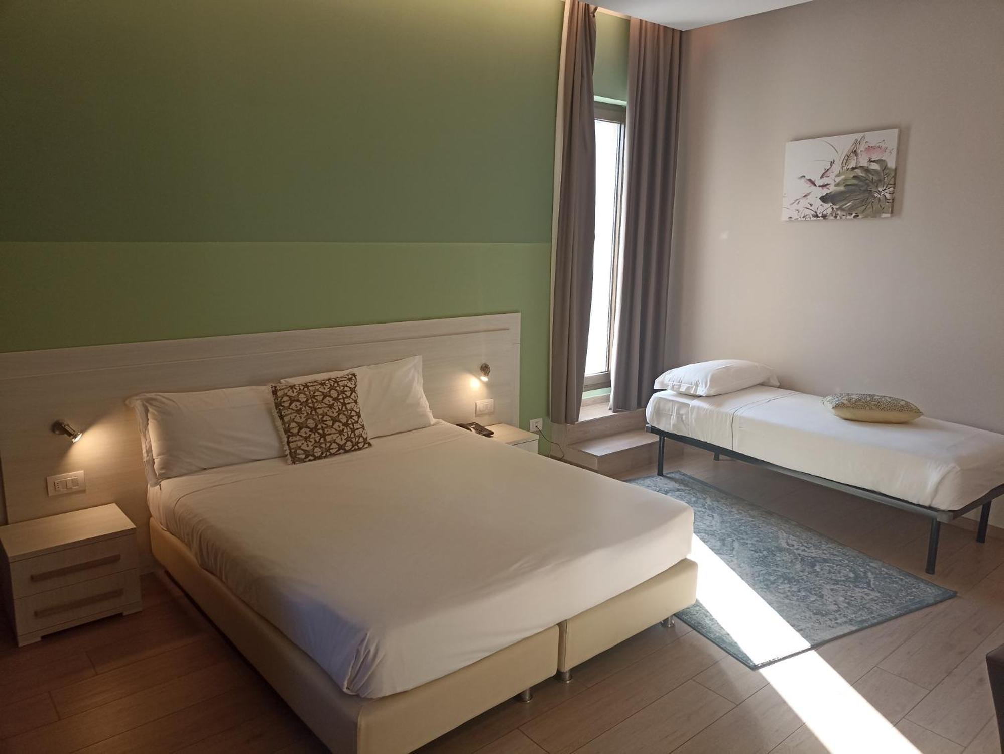 Palazzo Marignano Hotel Melegnano Exterior photo
